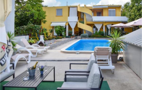 Cozy Apartment In Pakostane With House Sea View